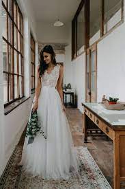 Sade Ve Asil Gelinlik Modelleri Kadinev Com Plaj Dugunu Gelinlikleri Dantel Gelinlik Vintage Gelinlikler