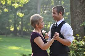 Uno de los momentos más especiales durante la boda, sin duda es el baile de la novia con su papá. Lllá… Mejores Canciones Para Baile De Madre Hijo En La Boda