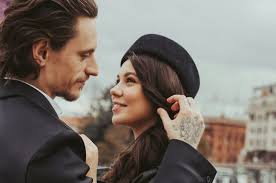 Впервые сергей полунин и елена ильиных встретились в немецком городе мюнхене, где танцовщик выступал с балетом спартак, а фигуристка тогда возвращалась из мексики с пересадкой. Sergej Polunin I Elena Ilinyh Prinyali Uchastie V Chuvstvennoj Fotosessii