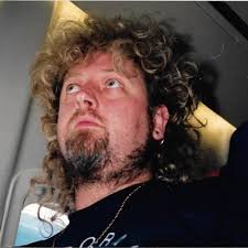 Andy Giles (@Ledzeproll)