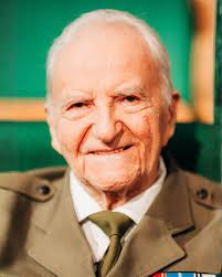 ŻOŁNIERZ BATALIONU “ZOŚKA” ŚWIĘTUJE 101. URODZINY! ​​🎂 Jakub Nowakowski  ps. Tomek to jeden z ostatnich żyjących żołnierzy legendarnego batalionu  “Zośka”. W czasie Powstania Warszawskiego uczestniczył w walkach na  Żoliborzu, w tym w