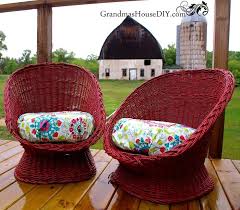 Wicker Chairs Get Red Outdoor Furniture Paint Before And Afters Wicker Chair Makeover Painted Outdoor Furniture Old Wicker Chairs