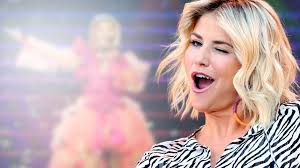 Beatrice egli zu besuch bei radio paloma im sommer 2019. Beatrice Egli Mit Diesem Gewagten Kleid Verdreht Sie Nicht Nur Florian Silbereisen Den Kopf Bunte De