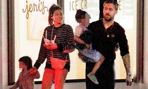 Eva mendes and ryan gosling have been in a relationship since 2011 but have kept things super private over the years. Eva Mendes And Ryan Gosling Treat Their Daughters Esmeralda And Amada To An Ice Cream Outing Daily Mail Online