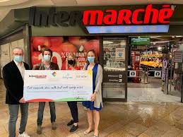 Remise De Cheque De 152 815 Par Intermarche Lucky Cart Fondation Des Hopitaux De Paris Hopitaux De France