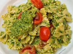 Nel frattempo prepariamo la besciamella, in un pentolino sul fuoco mettiamo il burro, appena si scioglie aggiungiamo la farina e mescoliamo deve diventare color nocciola. Trofie Con Funghi E Pancetta La Fama Puttana