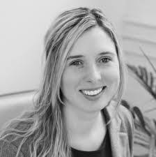 Robin Currie's Instagram, Twitter & Facebook