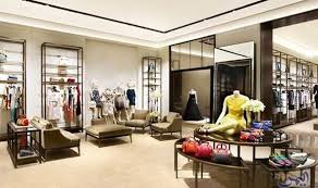 Burberry تفتتح متجر ا جديد ا في دبي مول Home Decor Decor Furniture