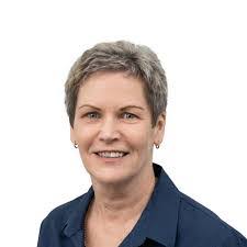 Elizabeth Treadwell's Instagram, Twitter & Facebook