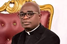 Reactions as Gov Alia reportedly orders Och'Idoma to delist Olofu from  receiving Idoma title