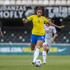 Cabo verde dá a volta e derrota seleção olímpica do brasil em encontro particular a seleção de cabo verde derrotou este sábado a seleção olímpica do brasil, por 1x2, num jogo que contou com alguns representantes da liga portuguesa. Rafaelle Elogia Evolucao Do Setor Defensivo Da Selecao Feminina Confederacao Brasileira De Futebol