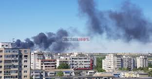Un puternic incendiu a izbucnit, sâmbătă, la un depozit de aluminiu al unei fabrici de bca din zona industrială a municipiului constanţa. Foto Video Incendiu La O HalÄƒ De ConstrucÈ›ii Din ConstanÈ›a Ct100 Ro