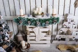 Mendekorasi rumah agar memiliki nuansa natal yang kuat tak melulu harus menghias setiap sudut rumah yang ada. Tips Mendekorasi Rumah Untuk Berikan Nuansa Natal Yang Berbeda Kumparan Com