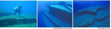 In 1996, an enormous underwater structure was found in the offshore of yonaguni in okinawa the 5,000 years old structures include the ruins of a castle, a triumphal arch, five temples, a sphinx and at. Geheimnisse Der Unterwasserpyramide Von Jonaguni Unterwasser Pyramiden Von Yonaguni Insel