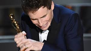 Nadie duda a estas alturas de que estamos ante el auténtico protagonista de la temporada. Reproducir Cargando Eddie Redmayne Y Julianne Moore Pasan Del Oscar Al Razzie Comparte Este Video Eddie Redmayne Y Julianne Moore Pasan Del Oscar Al Razzie Twitter Facebook Que Ver Ahora 00 00 Reproducir Detener Recargar Ir A Directo