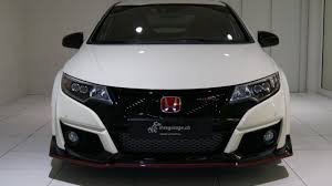 In england, the type r became one of the hottest hot hatches to ever drive on the left side of the road, especially in the this particular honda civic type r belongs to none other than fellow youtuber dustin williams (a.k.a. Honda Civic 2 0 I Vtec Type R Gt Chf 29 900 Vorfuhrwagen 1ha472 Bilder Auto Online Ch