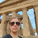 Edith Bott's Instagram, Twitter & Facebook