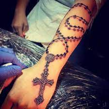 75 Tatuajes De Rosarios Y Su Significado Real Belagoria La Web De Los Tatuajes