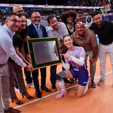 Carol Gattaz e Camila Brait são homenageadas na última rodada da Superliga  Feminina; veja https://www.lance.com.br/volei/carol-gattaz-e-camila-brait-sao-homenageadas-na-ultima-rodada-da-superliga-feminina-veja.html?utm_source=dlvr.it&utm_medium=threads  ...