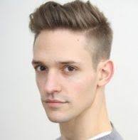 Plattes haar kann man durch ein paar kleine handgriffe in eine mähne verwandeln. Trotz Hoher Stirn Die Haare Hoch Stylen Manner Aussehen Frisur