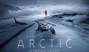 Arctic filminde uçaktan sağ kurtulan bir gencin yaşama tutunma mücadelesini en iyi şekilde aktarmaktadır. Arctic Susan Granger