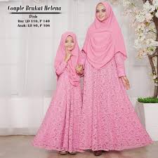 Aplikasi brokat yang memberi kesan elegan dan mewah bisa juga pada baju jenis gamis. Baju Gamis Couple Helena Brokat Busana Muslim Modern Butik Jingga
