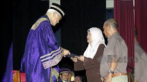 Konvokesyen ke 76 uitm 14 may 2012 sesi petang. Sebak Terima Diploma Anak