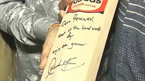 Tendulkar Sends Signed Bat To 1 009 Run Scorer Cnn Sachin ramesh tendulkar (/ˌsʌtʃɪn tɛnˈduːlkər/ (listen);