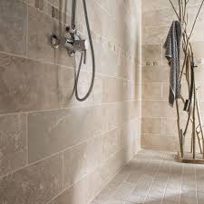 Carrelage Pierre Naturelle Salle De Bain Sol Et Mur Ivoire Travertin L 10 X Cm Leroy Davi Carrelage Salle De Bain Salle De Bain Travertin Carrelage Travertin