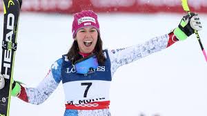 Michaela kirschgasser of austria trailed holdener by 0.38, and repeated her combined bronze from the 2015 worlds. Ski Wm Wendy Holdener Aus Der Schweiz Gewinnt Gold Bei Der Kombination Lara Gut Verletzt Sich Eurosport