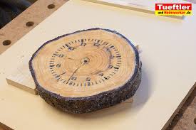 Weihnachten advent holz gesteck teelicht auf holzscheibe. Baumscheiben Uhr Und Anderes Aus Baumscheiben Bastelntueftler Und Heimwerker De