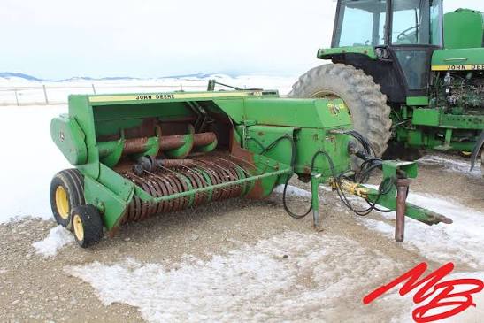 John Deere 468 Baler