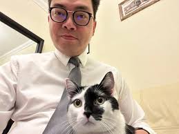 鮑偉聰- 風雲貓Mia大個女了，怕羞不肯上鏡做節目，所以合照給大家看看，她胖了文靜了，但玩起來仍然很生猛，健康又活潑！