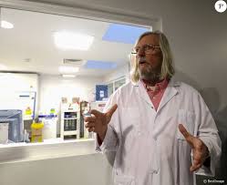 Es un investigador de un enorme prestigio internacional conocido por sus investigaciones sobre virus emergentes cuyos descubrimientos le. Le Professeur Didier Raoult A L Ihu Marseille Lors D Une Visite De Renaud Muselier Le 2 Mars 2020 Le Professeur Raoult Est Au Coeur De L Actualite Car Son Trai Purepeople