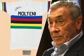 Wielertruitje van Eddy Merckx geveild voor meer dan 19.000 euro
