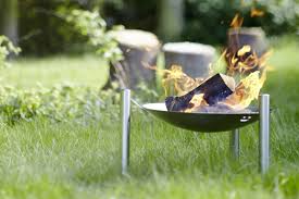 Unsere feuerschalen sind aus metall gefertigt. Feuerschalen Fur Den Garten 7 Schone Design Feuerstellen Echte Dinge Ausgesuchte Qualitatsprodukte Fur Den Alltag