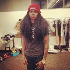 Dreadlock frisur ist seine eine der coolsten frisur, die ihn berühmt macht. Chris Brown Long Curly Hair Real Or Wig