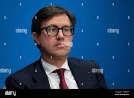 Robert Nardella's Instagram, Twitter & Facebook