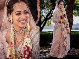 He also started tahiliani design studio in 1990. This Nri Hollywood Actress Wore A Tarun Tahiliani Pink And Green Pearl Sari For Her Maharashtrian Wedding Times Of India