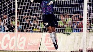 Argentina's legendary goalkeeper during the italy 1990 world cup, sergio goycochea, suffered just like a child during argentina's penalty shootout win vs. Con El Mundo Entre Sus Guantes Italia 90 Sergio Goycochea Una Historia Con Mucha Vida Pagina12
