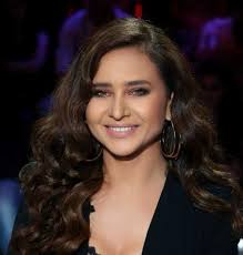 شريف دسوقي يشارك في فيلم 100 وش مع نيللي كريم. Ø¨Ø¹Ø¯ Ù†Ø´Ø±Ù‡Ø§ ØµÙˆØ±ØªÙ‡Ø§ Ø¨Ø§Ù„Ù…Ø§ÙŠÙˆÙ‡ Ù†ÙŠÙ„Ù„ÙŠ ÙƒØ±ÙŠÙ… ØªØ±Ø¯ Ø¹Ù„Ù‰ Ù…Ù†ØªÙ‚Ø¯ÙŠÙ‡Ø§