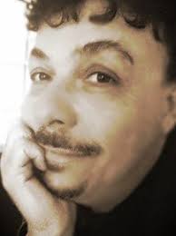 BIO — Elías Miguel Muñoz