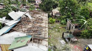 November 18, 2010 at 4:05 pm. Bumbung Rumah Melayang Depan Mata