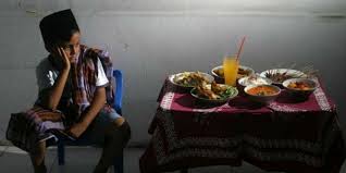 Alamak Dah Azan Subuh Berhenti Atau Terus Makan Sahur Degup Ramadan 2018 Cari Infonet
