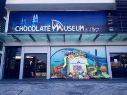 Apa tidaknya, kebanyakan tempat menarik di malaysia seperti aquaria klcc, kidzania, menara kuala lumpur dan pelbagai lagi, sudah dikunjungi banyak kali. Chocolate Museum Muzium Coklat Kota Damansara Explorasa