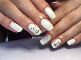 Making few alterations in a simple white paint one can achieve a number of stylish looks. 50 Fun And Fashionable White Nail Design Ideas For Any Occasion In 2020