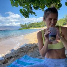 Η κόρη της τζένης μπαλατσινού και του πέτρου κωστόπουλου, που. Amalia Kwstopoyloy Kalokairines Diakopes Me Elikoptero Star Gr