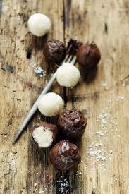 Petits Plaisirs Du Dimanche Apres Midi Bounty Maison In Malibu Interdit Aux Moins De 18ans Alimentation Desserts Crus Recette Bonbon
