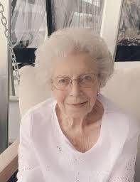 Derek Mull's Instagram, Twitter & Facebook