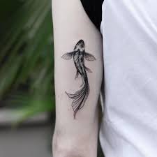 Fotos De Pez Koi Para Tatuajes Tatuaje pez koi diseños de tatuaje japonés japonés tradicional tatuaje tradicional pez chino tatuajes perros tatuajes pequeños tatuajes hombres koi japonés. fotos de pez koi para tatuajes